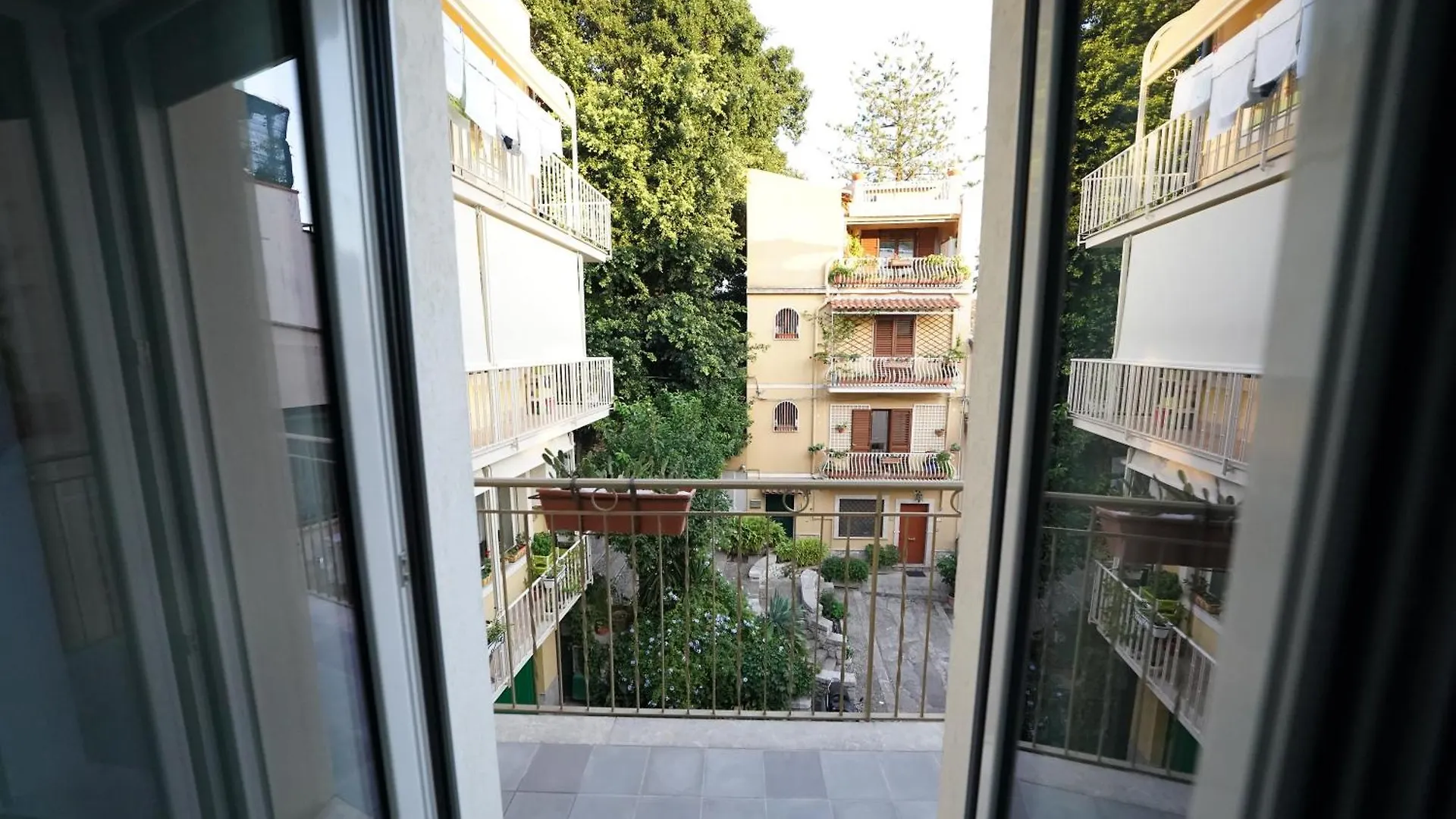 Opuntia Charming Rooms Taormina 0*,  Italia
